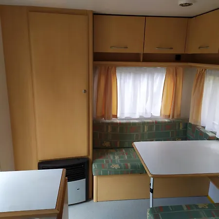 キャンプ場 Dobromil - Camp Pod Kastany